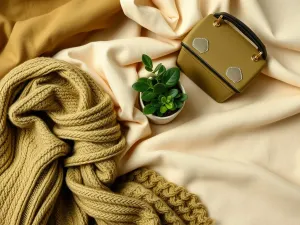 Na której nodze nosi się łańcuszek?